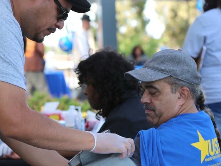 Voluntarios en un evento comunitario
