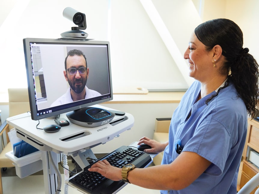 Female nurse talking with male doctor through a telemedicine terminal