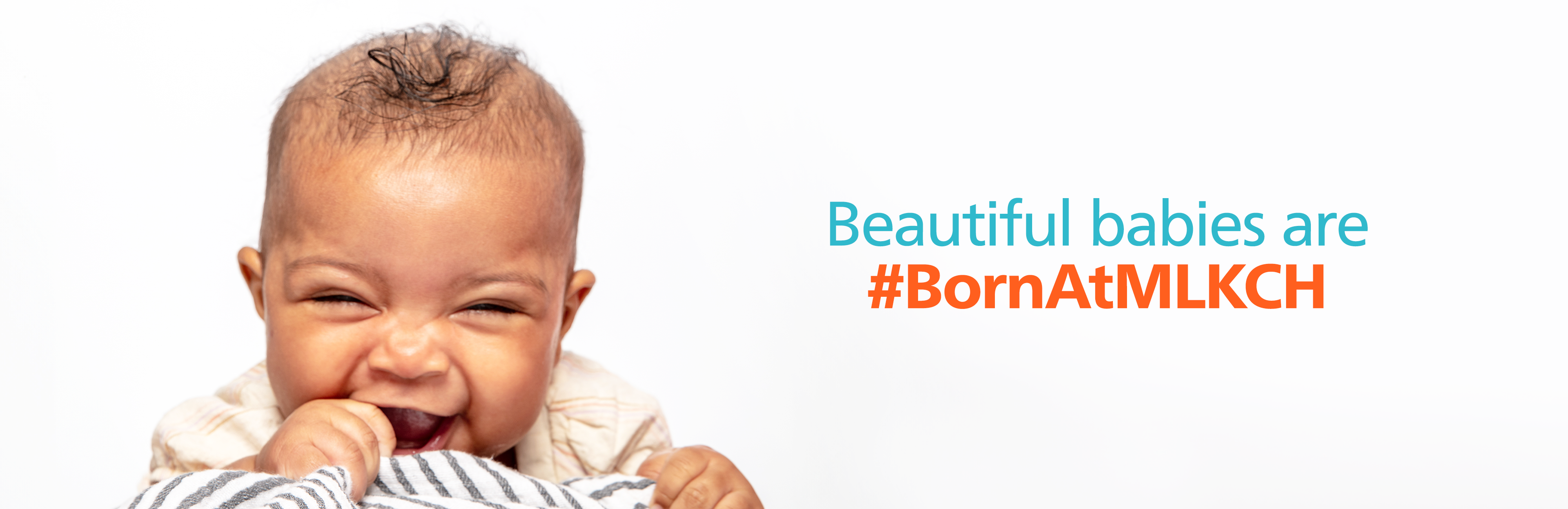 Foto de bebé afroamericana sonriendo con el texto: Los bebés más hermosos #nacenenMLKCH