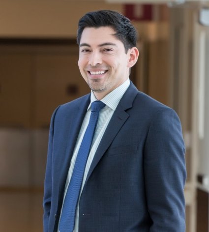 Efrain Talamantes, doctor en medicina y licenciado en administración de empresas