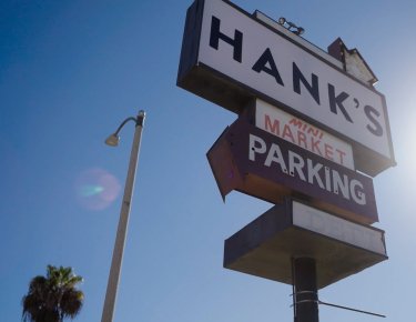 Photo of the Hank's Mini Market sign