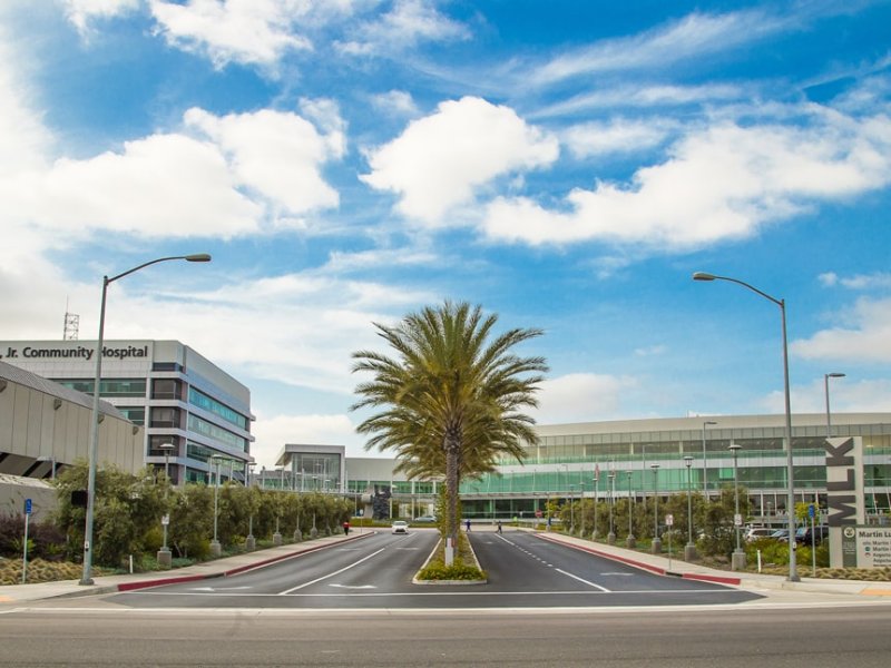 Hospital's entrance from parking lot