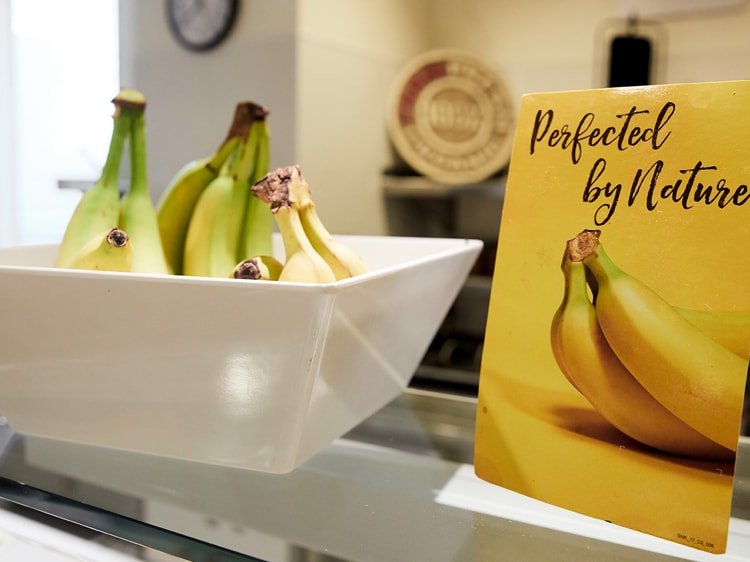 Fresh bunch of bananas in a bowl