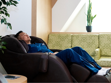 MLKCH employee in the relaxation room.